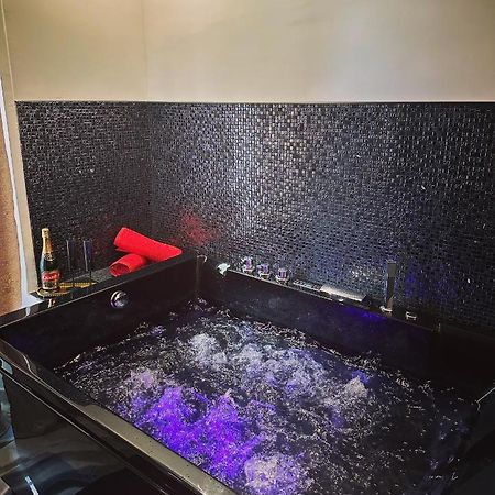 Suite De Prestige Avec Spa & Cinema Ivry-sur-Seine Esterno foto