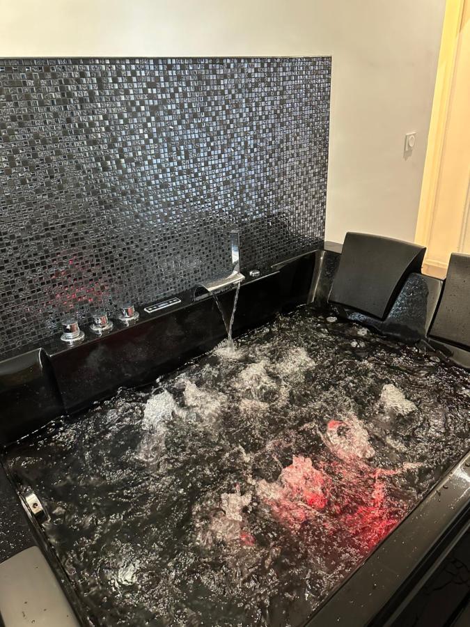 Suite De Prestige Avec Spa & Cinema Ivry-sur-Seine Esterno foto